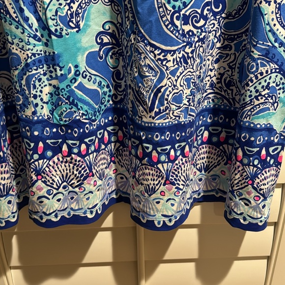 Size large Lilly Pulitzer dress. Cute back detail - Picture 3 of 6